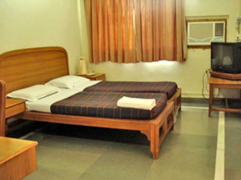 Meru Hotel Pune Exterior photo